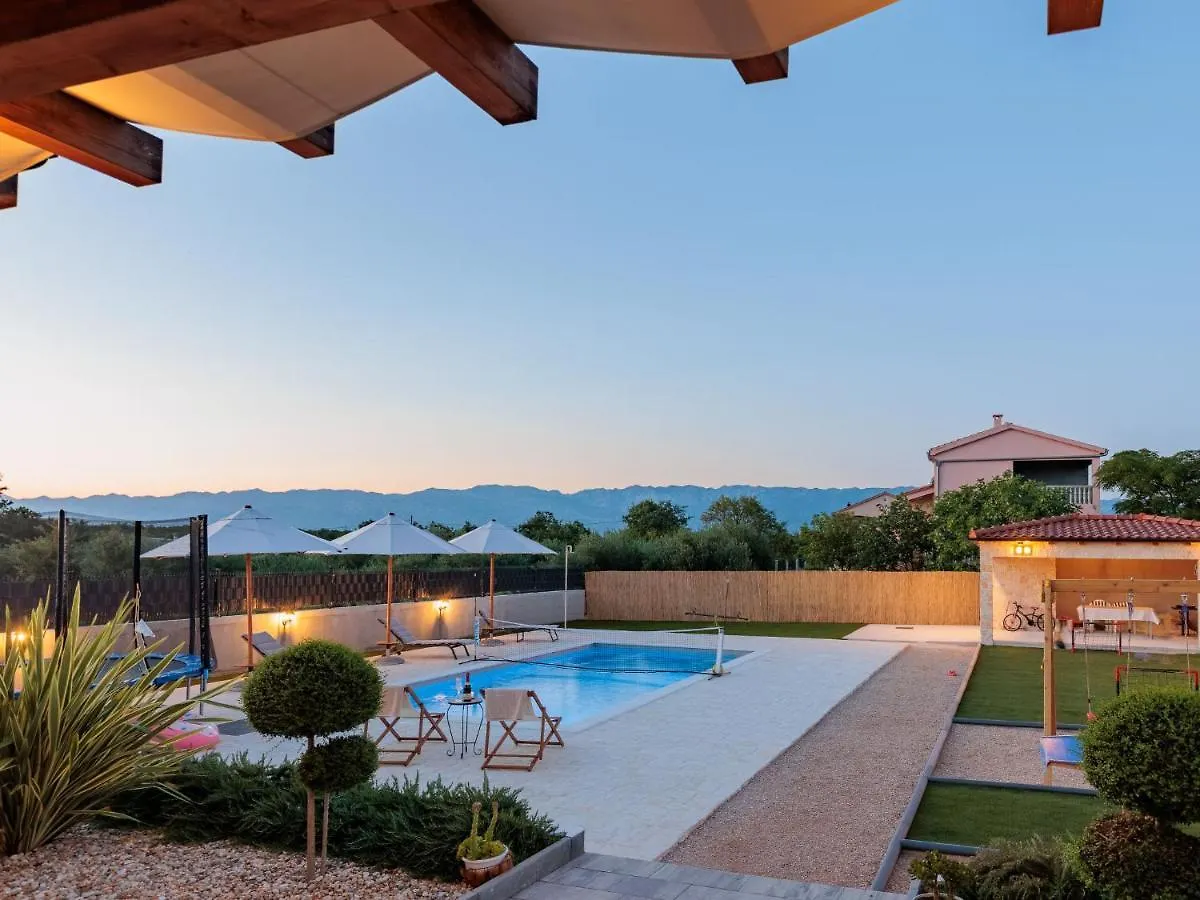 Holiday Home Klm By Interhome Lovinac